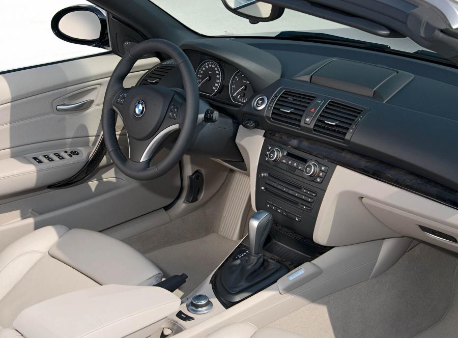  BMW 1-Series Convertible 2011 года  (фото 15 из 69)